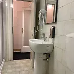 A I R H1o Hostel *