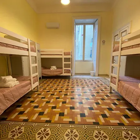 A I R H1o Albergue Nápoles