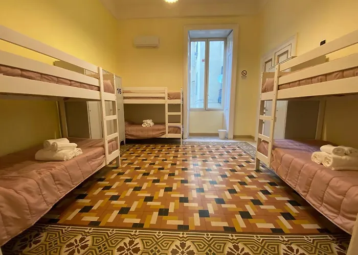 A I R H1o Hostel Νάπολη
