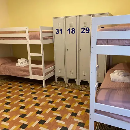 A I R H1o Albergue Nápoles